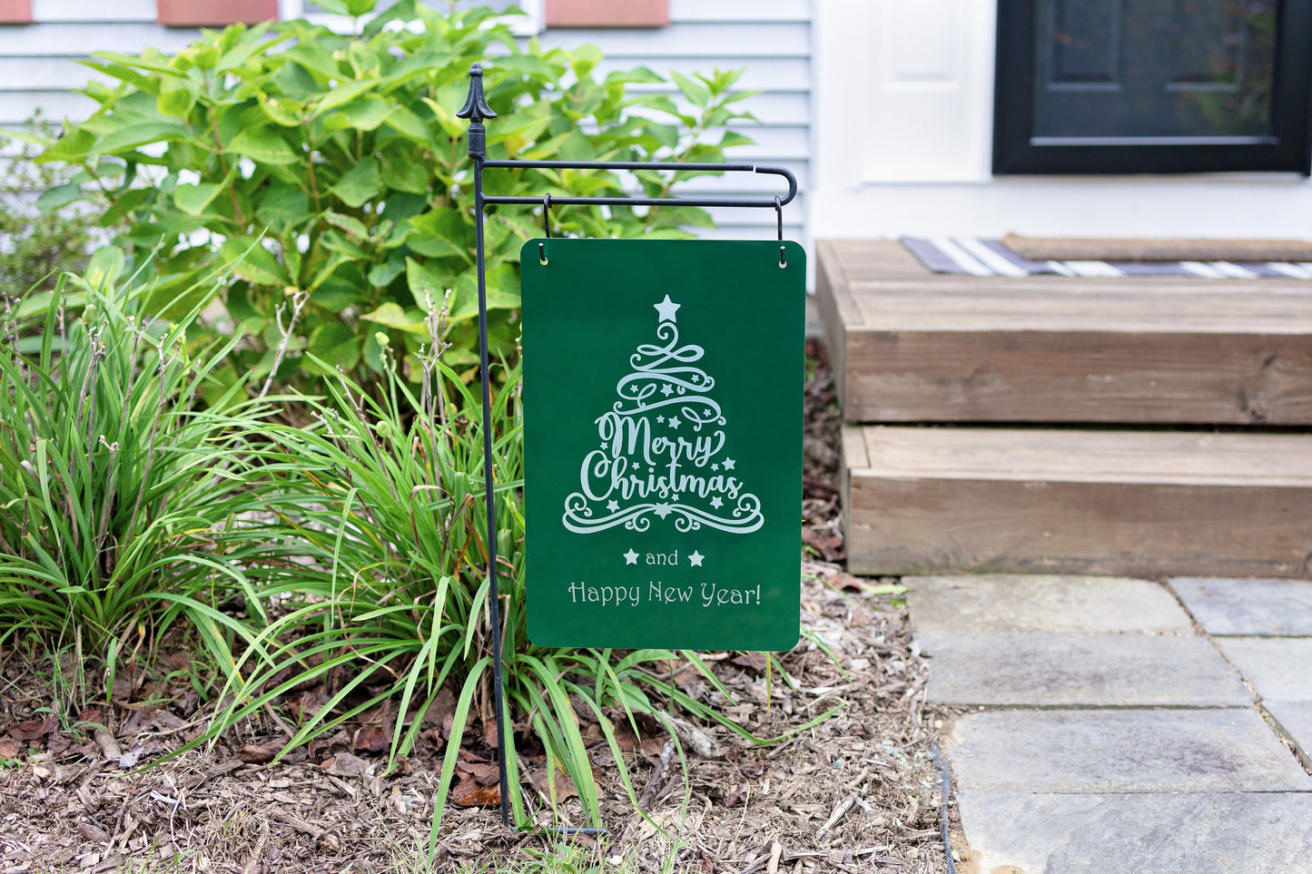 Metal Christmas Garden Sign – "Merry Christmas & Happy New Year" Yard Flag