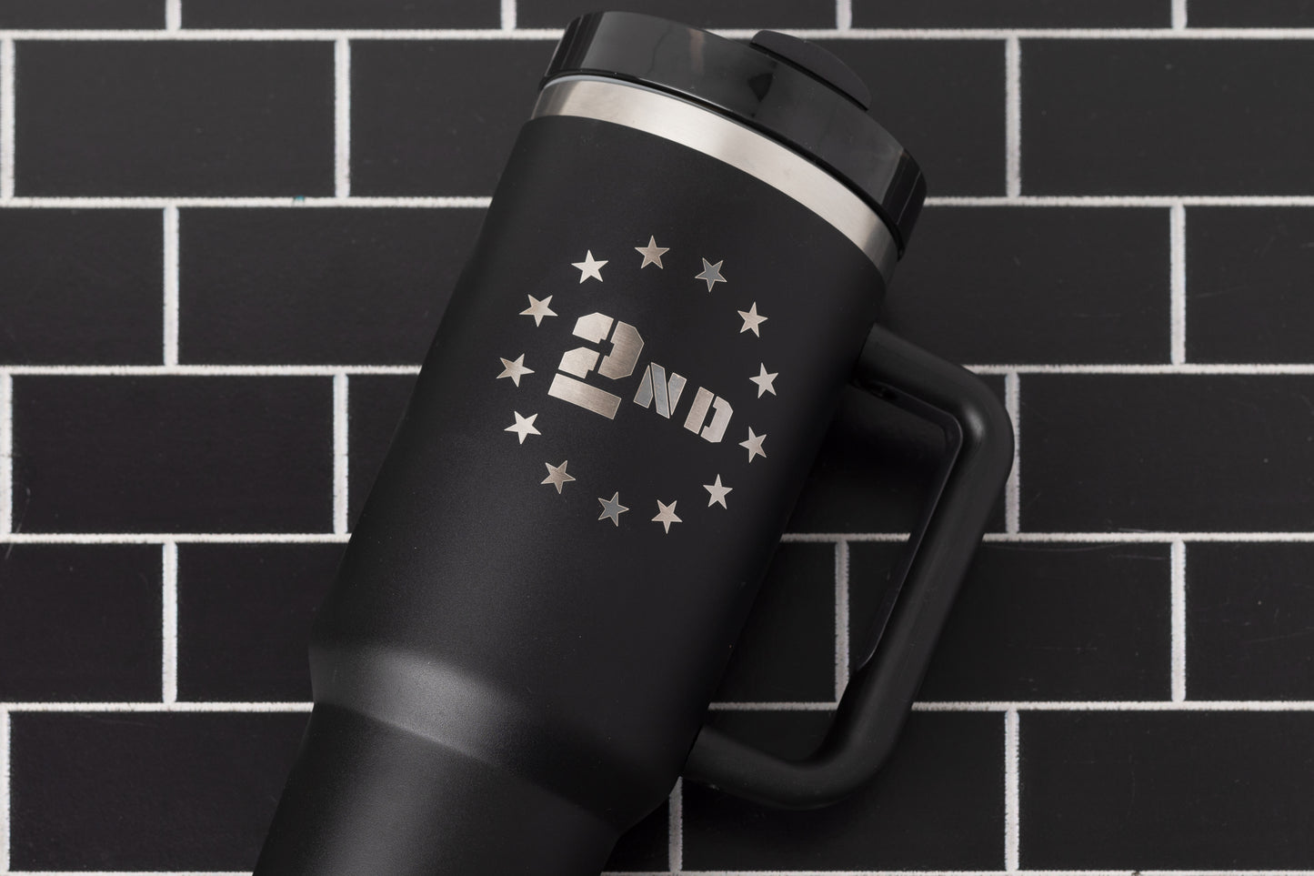 40oz tumbler in black with a 2nd Amendment design surrounded by stars. Flat lay.