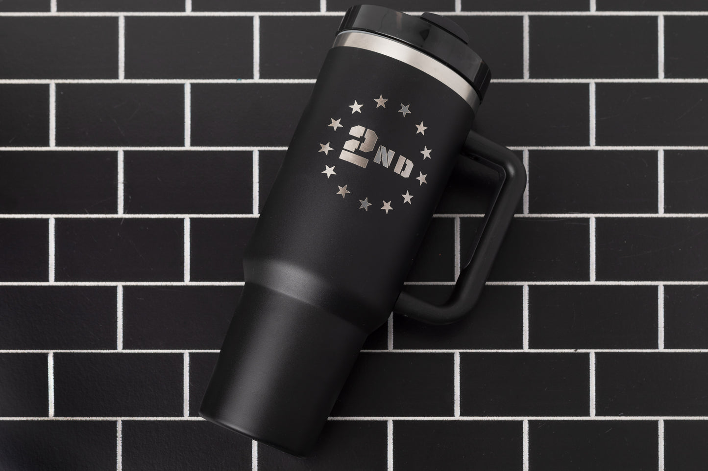 40oz tumbler in black with a 2nd Amendment design surrounded by stars. Flat lay.